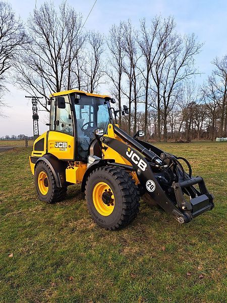 JCB 409 agri stufe v Chargeuse sur pneus 57 000 €
