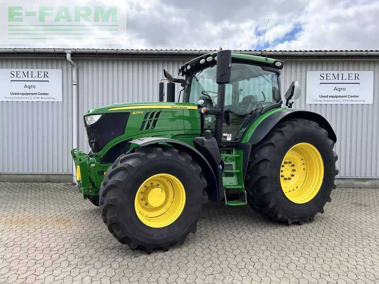 John Deere 6215 R Τρακτέρ 99.714 €