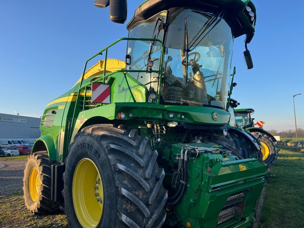 John Deere 8400 Self propelled forage harvester €235,000