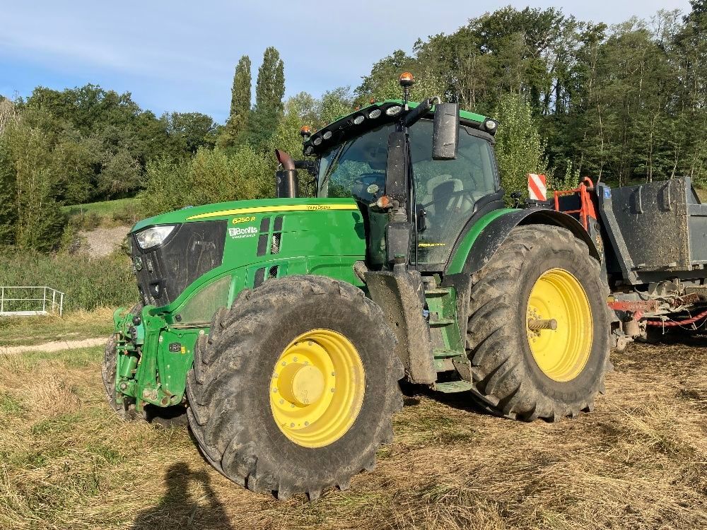 E-FARM: John Deere 6250 R - Tractor - id AQZICQT - €109,800 - Year of construction: 2020 - Engine hours: 4,600,Engine power (HP): 250,France