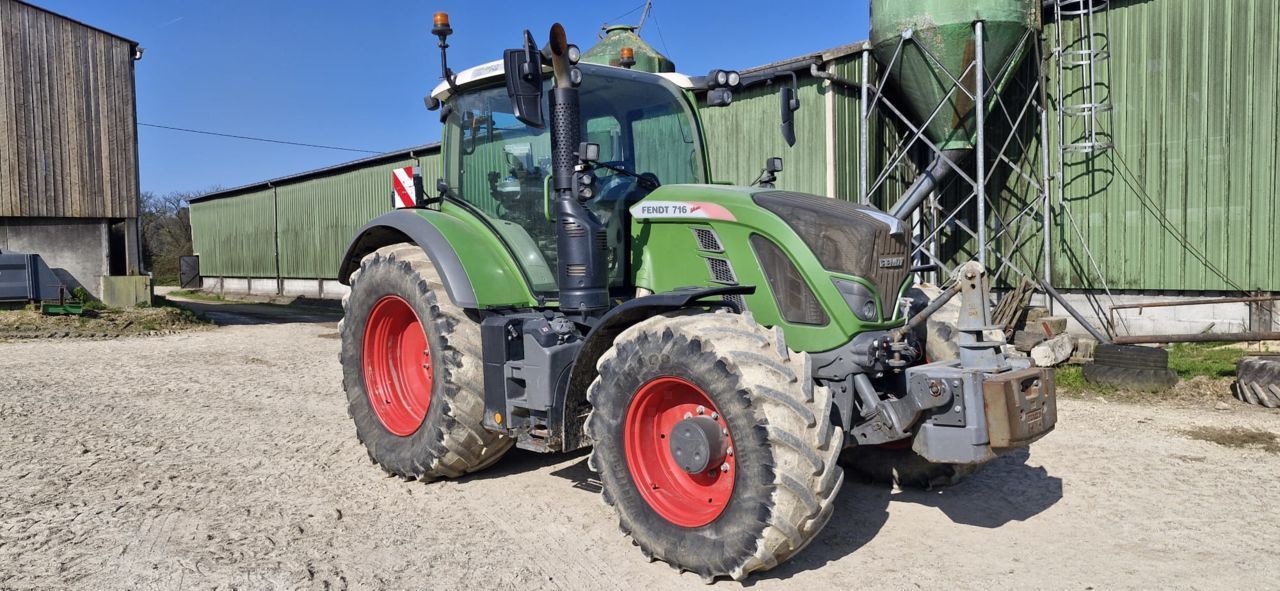 E-FARM: Fendt 716 Vario Power - Tractor - id ZHR2VXY - 94.000 € - Año: 2021 - Horas: 3950,Potencia del motor: 160,Francia
