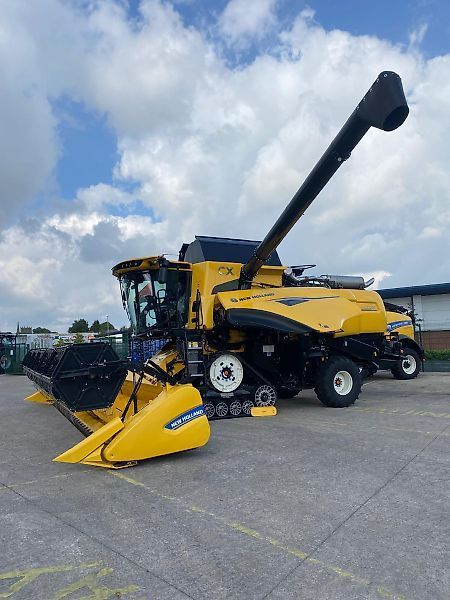E-FARM: New Holland cx7.90 - Moissoneuse-batteuse - id JZJ7Q5W - Année: 2024 - Royaume-Uni
