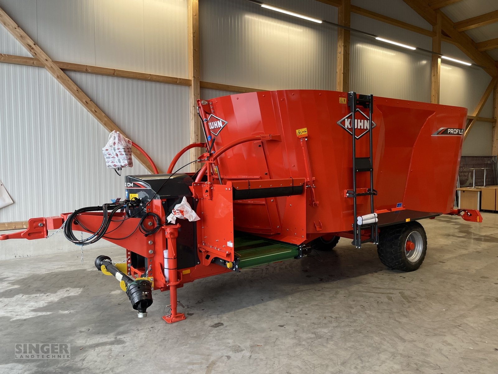 Kuhn Profile 16.2 CS feedingwagon €42,773