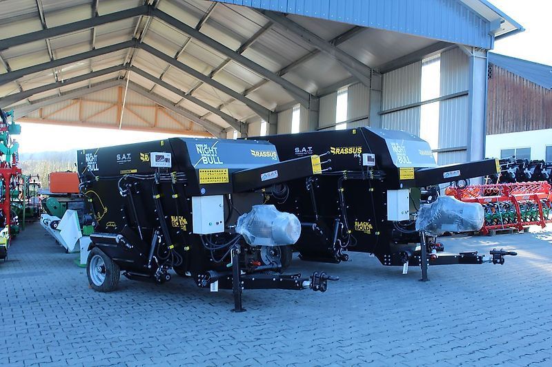 E-FARM: celikel rassus-elektro-traktor - Mélangeurs d'alimentation - id YJHGXVZ - 9 992 € - Autriche