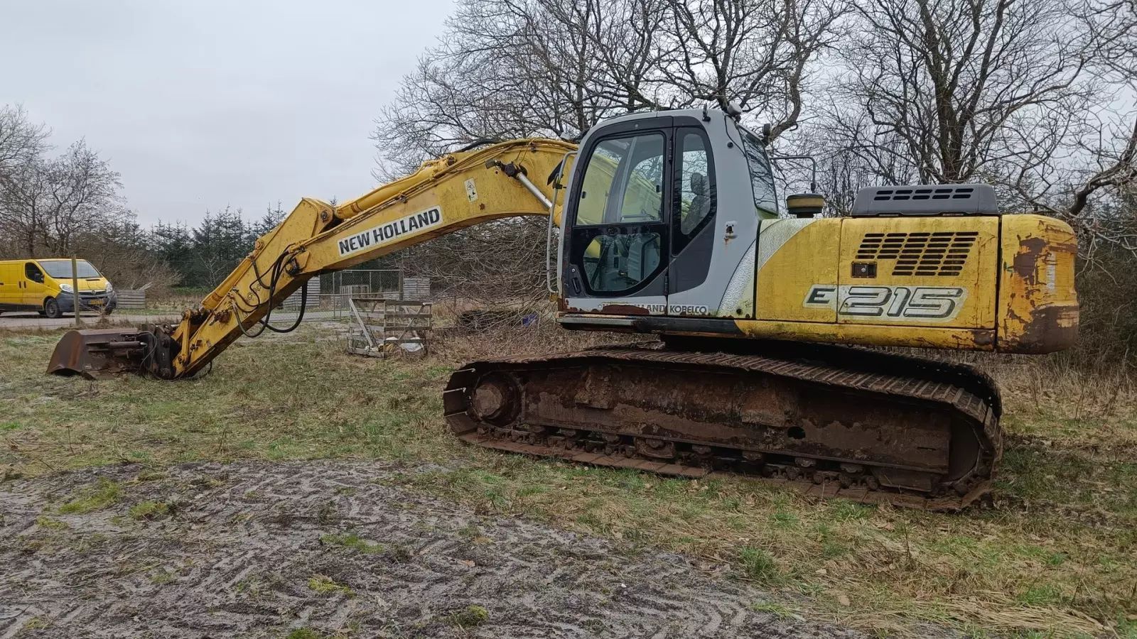 New Holland e215 Excavator €18,338