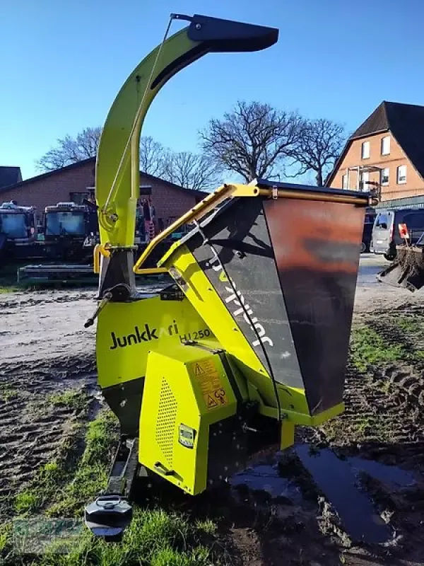 E-FARM: Junkkari hj 250 gt holzhäcksler - Forsthäcksler - id DKJZR45 - 11.800 € - Baujahr: 2019 - Deutschland