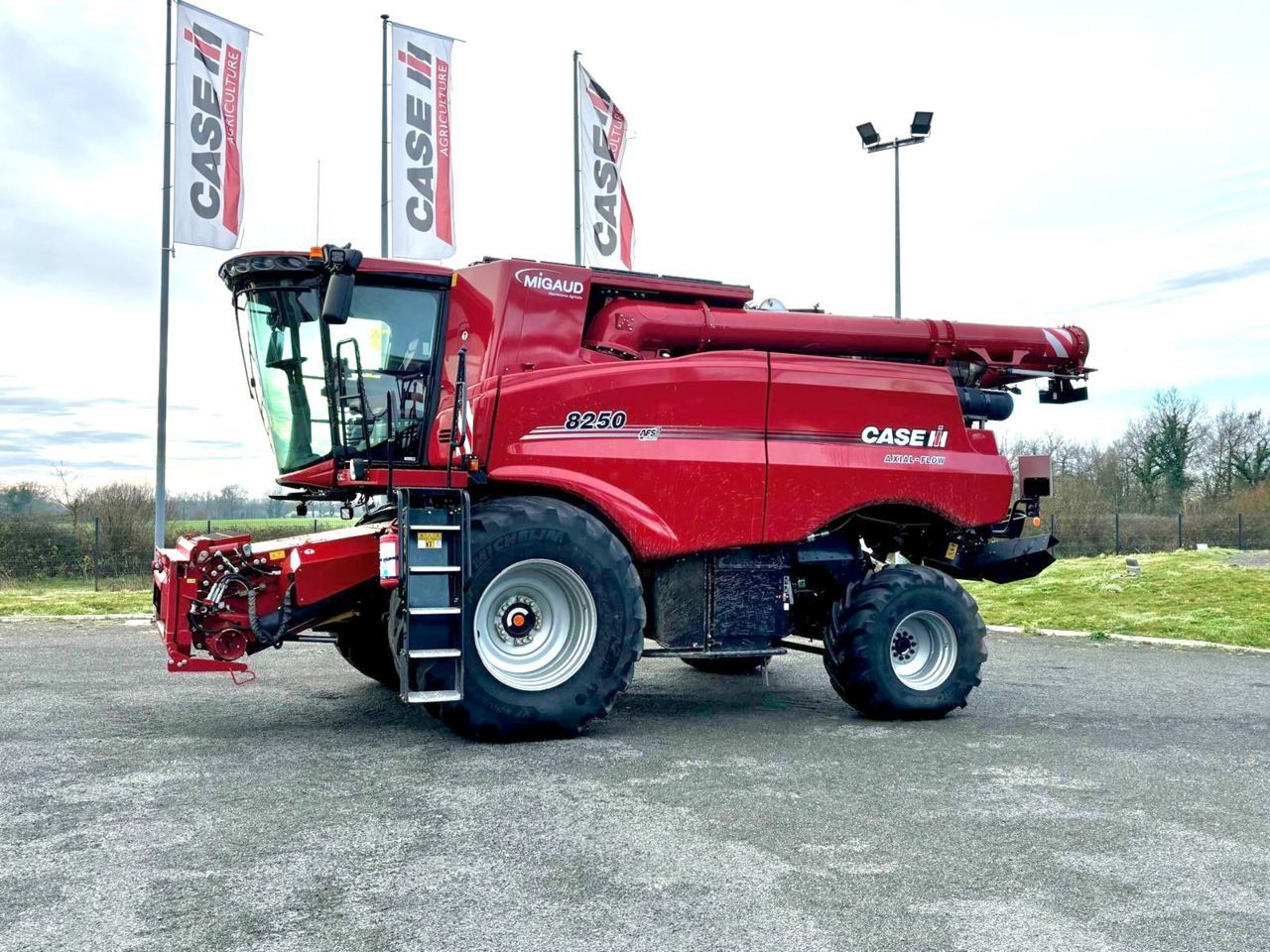 Case IH Axial Flow 8250 Combine harvester €295,000