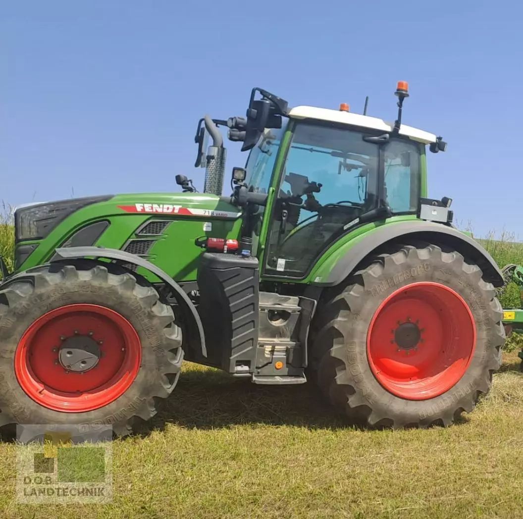 E-FARM: Fendt 718 Vario PowerPlus - Traktor - id HWJ1SYW - 146.500 € - Baujahr: 2022 - Abgelesene Motorstunden: 2.200,Motorleistung (PS): 180,Deutschland