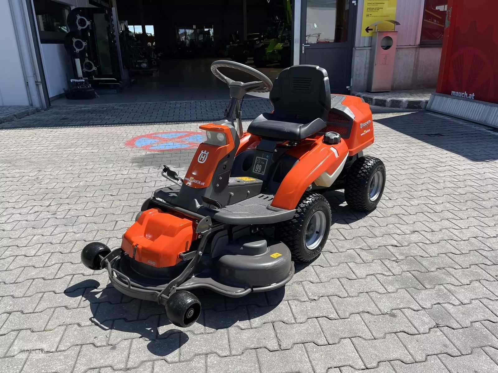 E-FARM: Husqvarna rider 216t awd inkl. 103cm mähdeck - Cortadora de césped - id M62FWFA - 5090 € - Año: 2024 - Austria