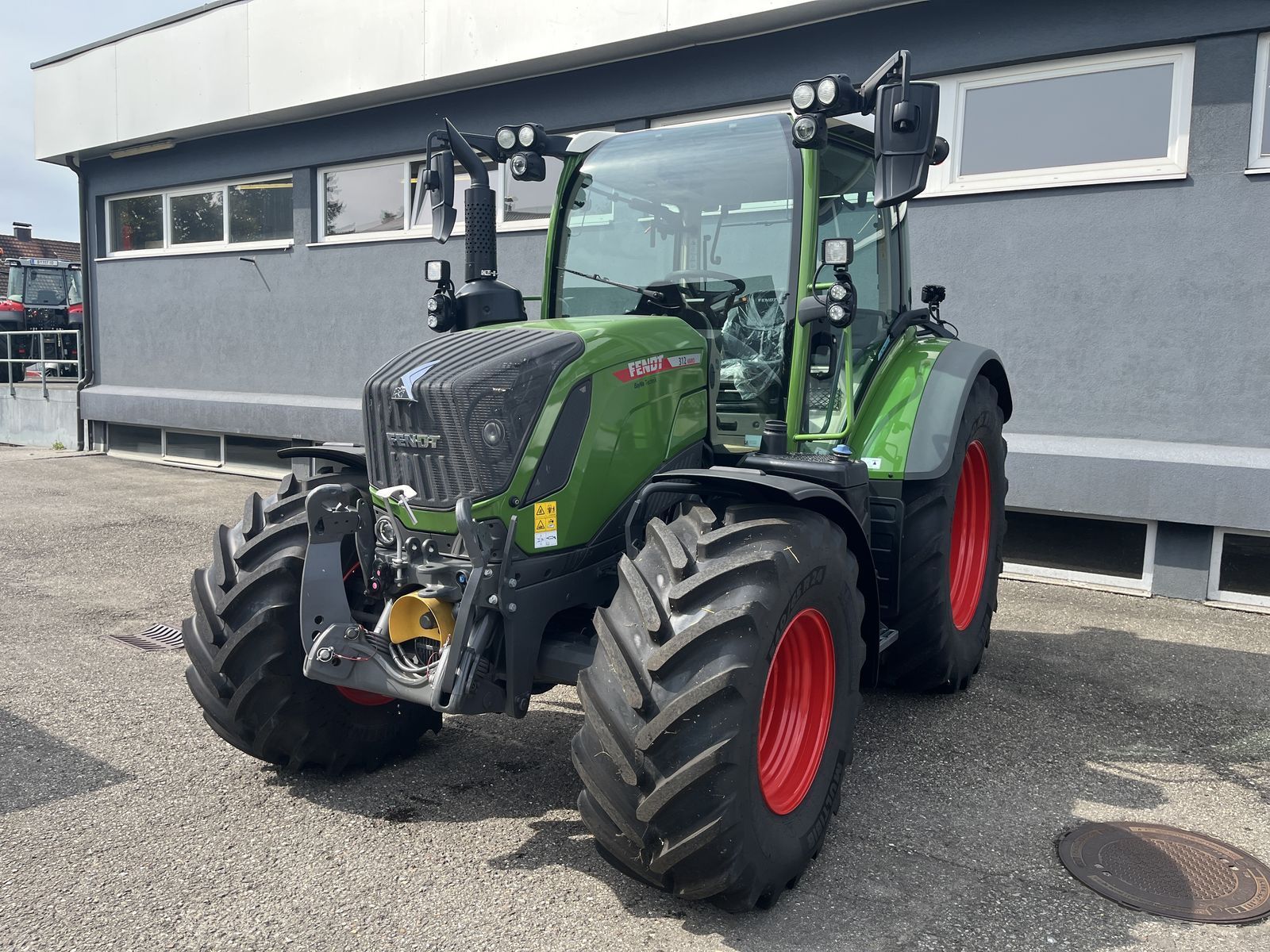 E-FARM: Fendt 312 Vario Power - Tractor - id ISIEPQV - 111.667 € - Año: 2023 - Horas: 12,Potencia del motor: 112,Austria