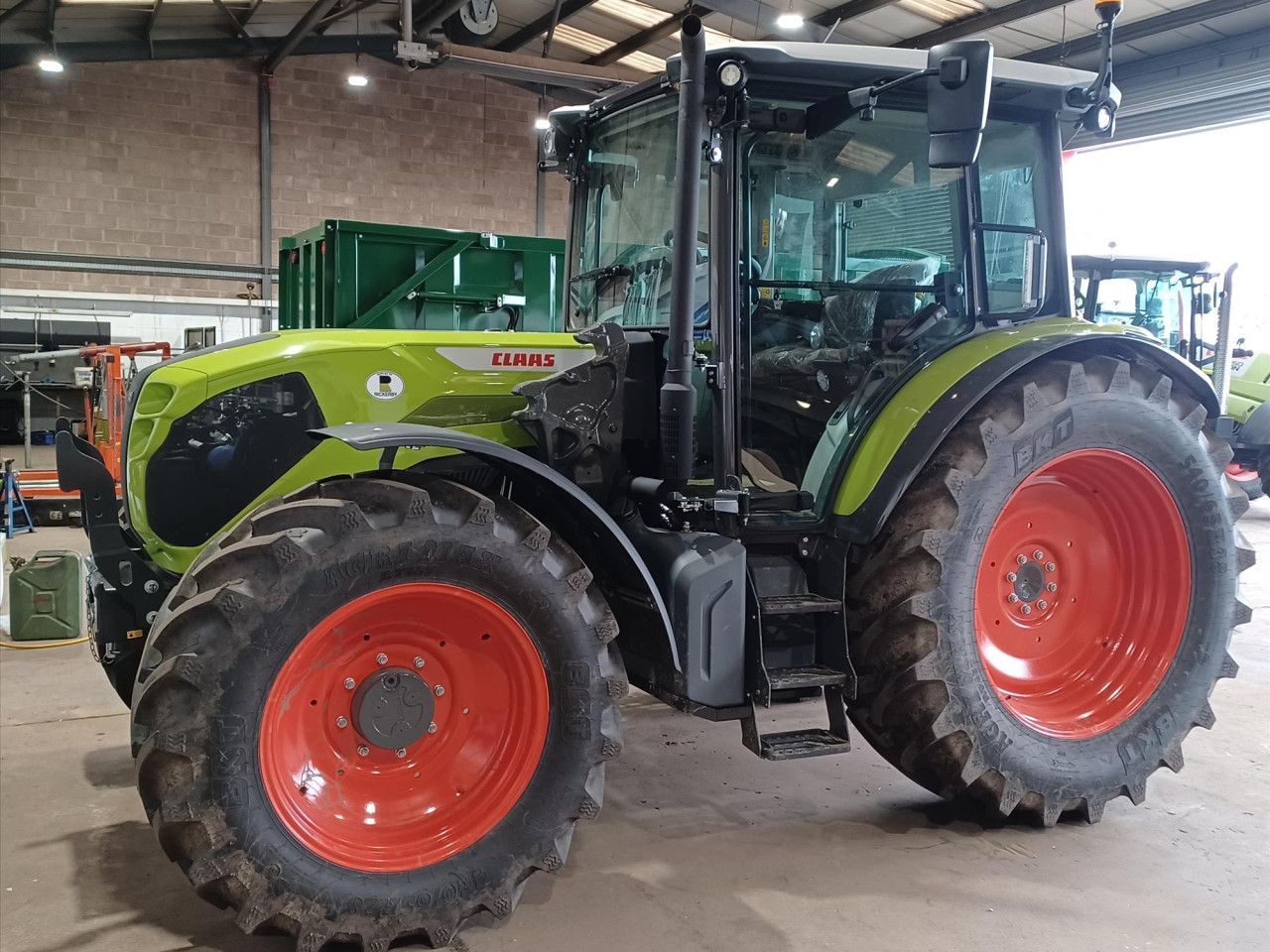 E-FARM: Claas AXOS 3.120 - Tractor - id MWRGPEC - €74,018 - Year of construction: 2025 - Engine hours: 20,Engine power (HP): 120,United Kingdom