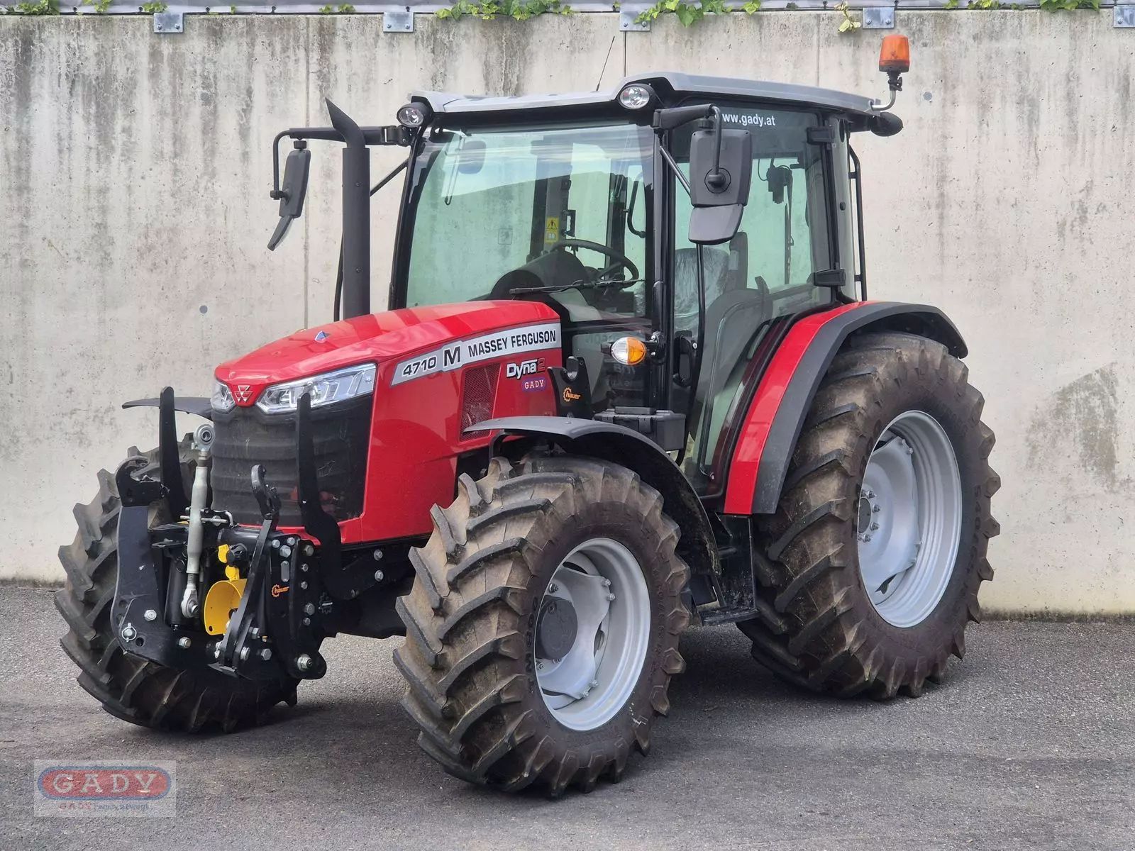 E-FARM: Massey Ferguson 4710M - Traktor - id DXDKHNC - 60.973 € - Baujahr: 2021 - Abgelesene Motorstunden: 350,Motorleistung (PS): 100,Österreich