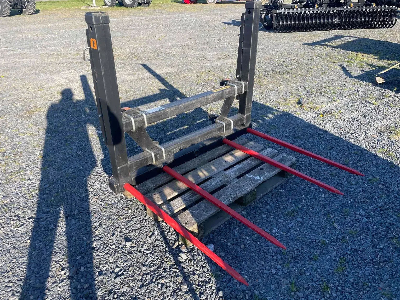 E-FARM: Quicke pic à balle l+ 150 porte dents fixe alö-quicke - Adjunto - id ZB6NJUA - 2000 € - Año: 2023 - Francia