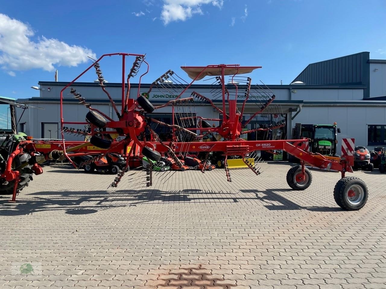 Kuhn ga 6520 windrower €7,500