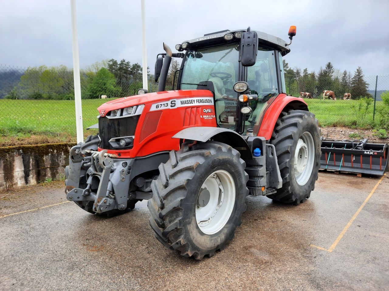 E-FARM: Massey Ferguson 6713 - Tracteur - id JRHKY61 - 58 000 € - Année: 2020 - Lecture du nombre d'heure: 7 700,Puissance du moteur (chevaux): 135,France