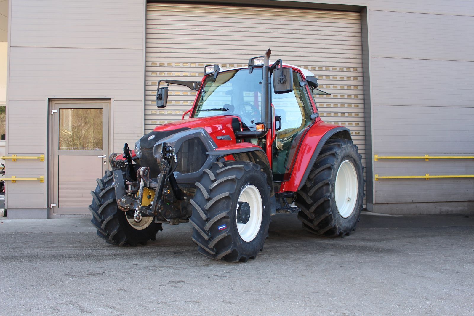 E-FARM: Lindner Lintrac 90 - Трактор - id 1CMYPXP - 68 750 € - Год выпуска: 2017 - Отработанные часы: 2 950,Мощьность двигателя: 102,Австрия