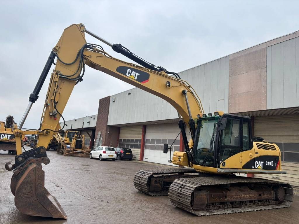 Caterpillar 319 d l Excavadora de orugas 28.500 €