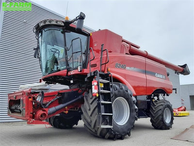 E-FARM: Case IH Axial Flow 8240 - Combine harvester - id 65MD3QI - €191,007 - Year of construction: 2016 - Engine power (HP): 570,Denmark