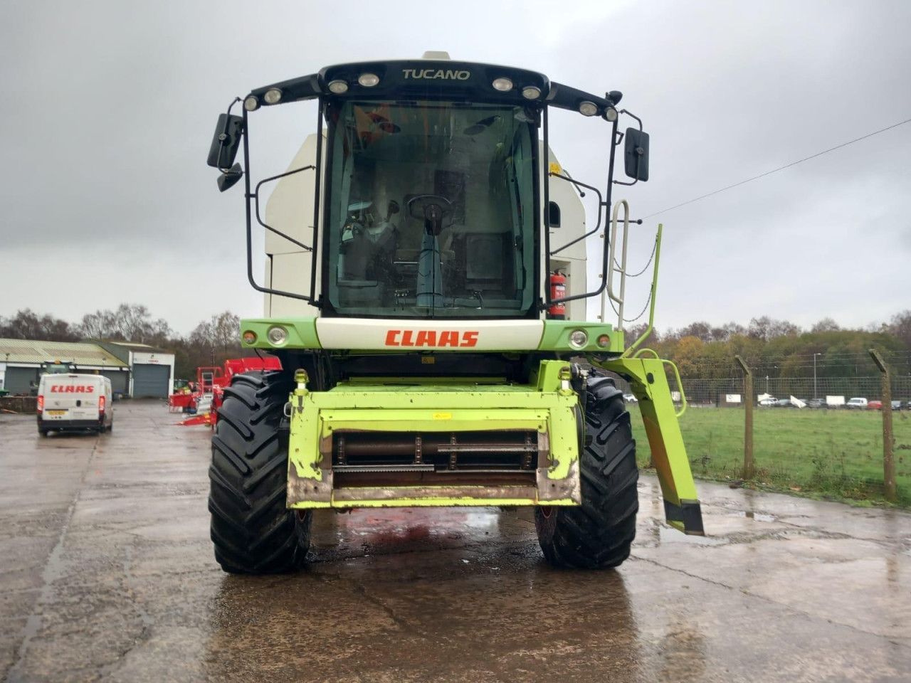 Claas Tucano 440 Kombajn zbożowy 60 132 €