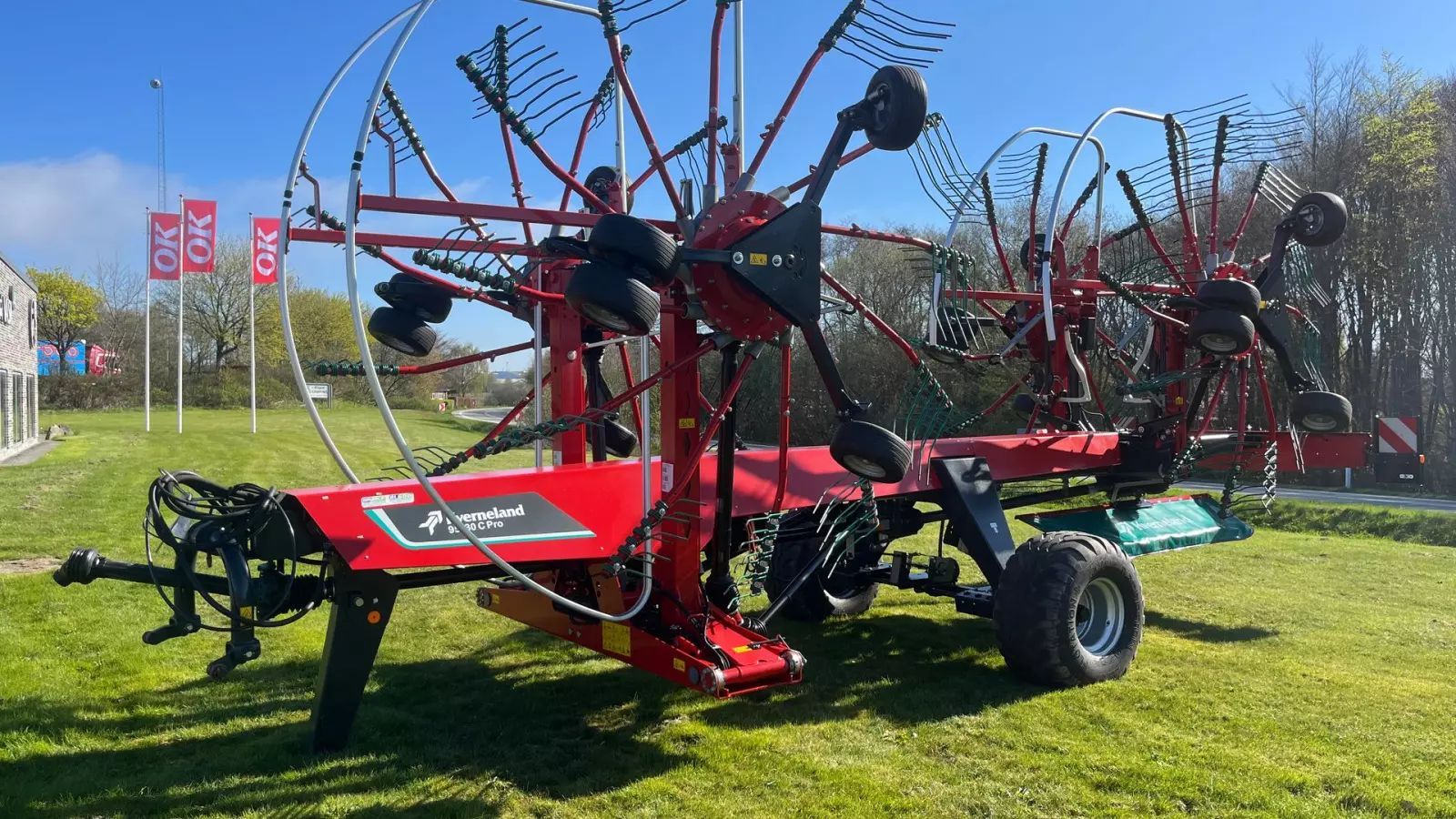 Kverneland 95130c centerrive Rake €63,575