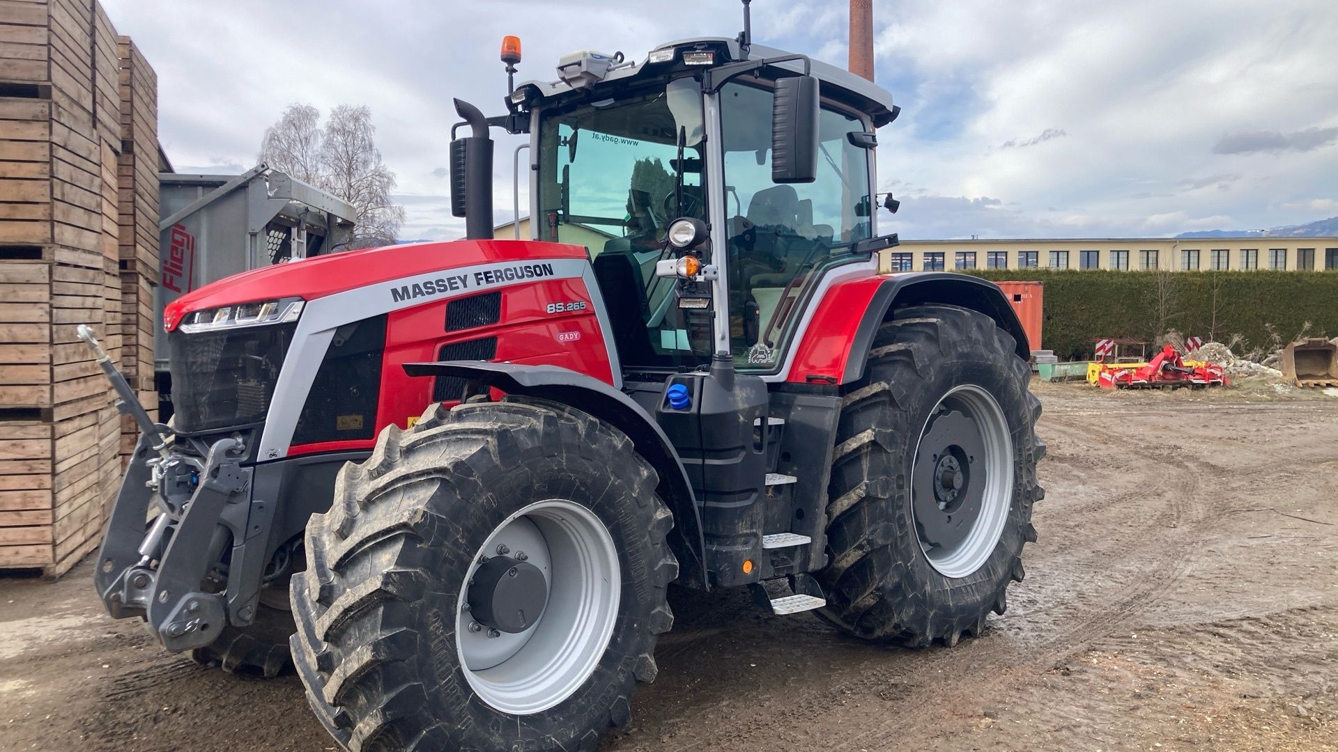 E-FARM: Massey Ferguson 8S.265 - Tractor - id DSCWIVC - €176,000 - Year of construction: 2023 - Engine hours: 1,400,Engine power (HP): 278,Austria