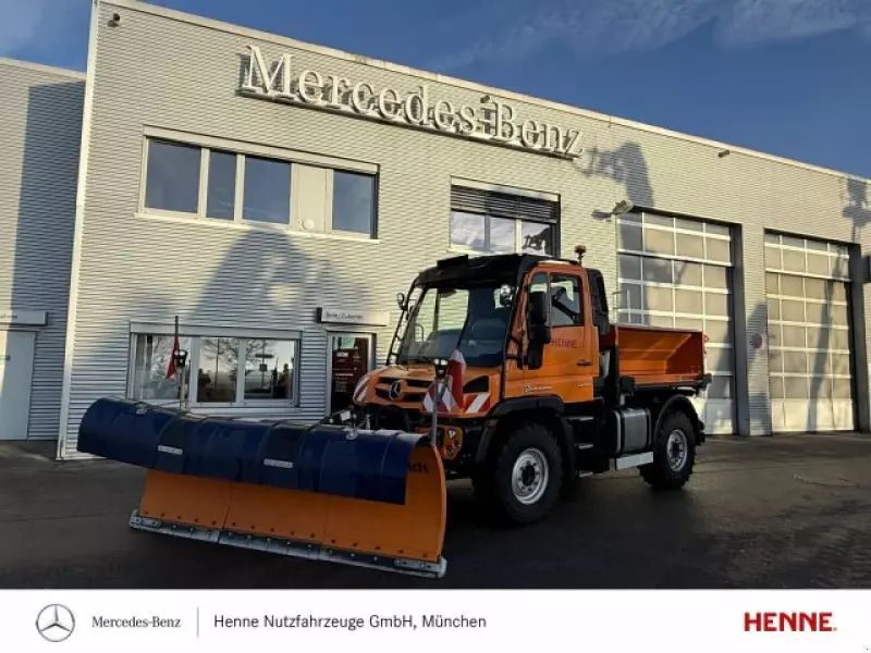 Mercedes-Benz unimog u 319 mit streuer und pflug Motor vehicle €189,900