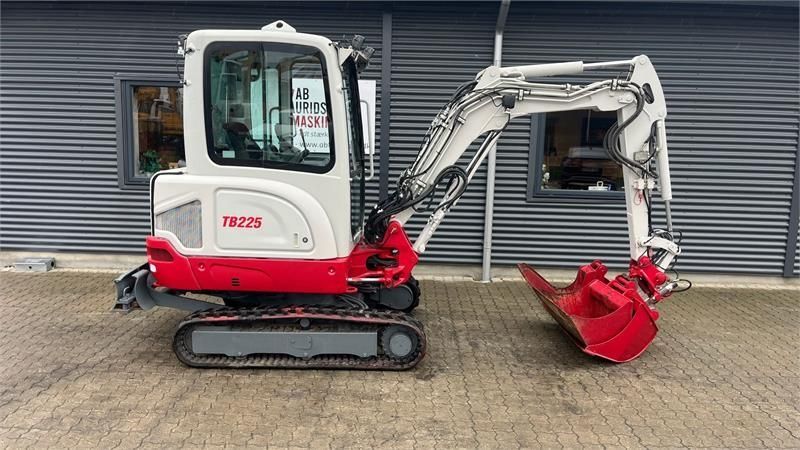 Takeuchi TB 225 Mini-pelle 31 115 €