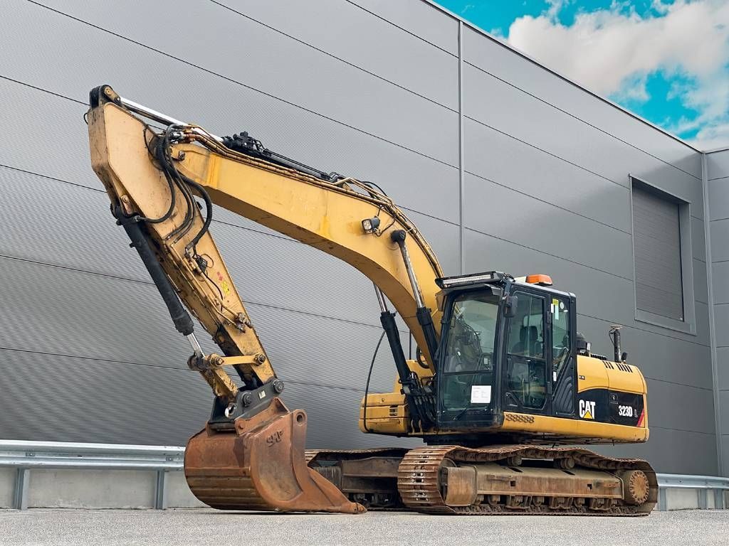 Caterpillar 323d Excavator pe șenile 48.700 EUR