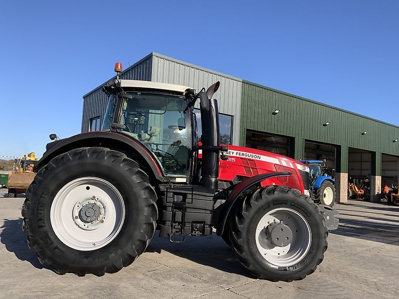 Massey Ferguson 8735 Tractor €74,933