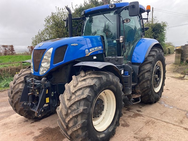 New Holland T 7.270 tractor 64 228 €