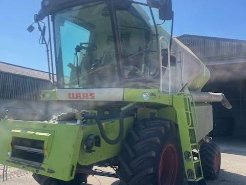 E-FARM: Claas Avero 240 - Mähdrescher - id IJJVBQB - 79.293 € - Baujahr: 2014 - Motorleistung (PS): 205,Vereinigtes Königreich