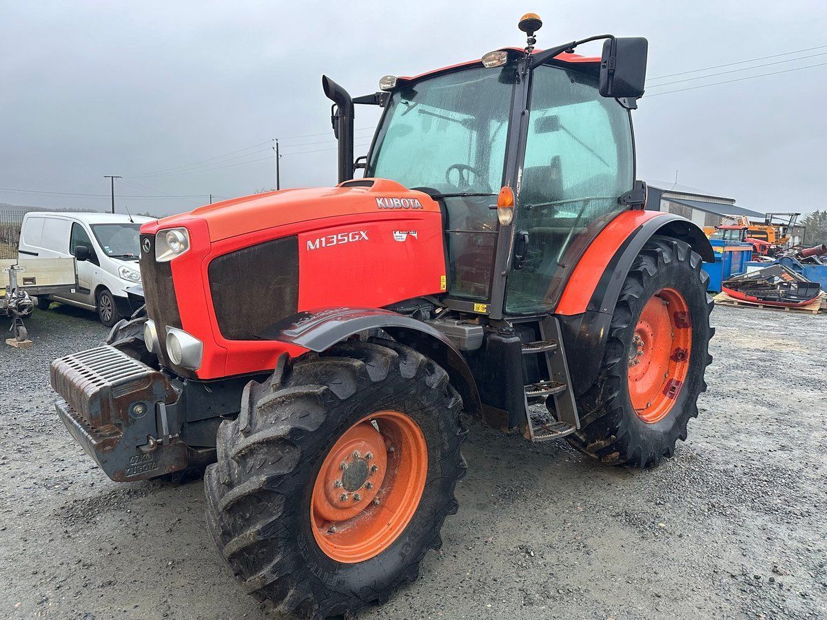 E-FARM: Kubota M 135 GX - Tracteur - id EXY7KZB - Année: 2014 - Lecture du nombre d'heure: 6 250,Puissance du moteur (chevaux): 135,France