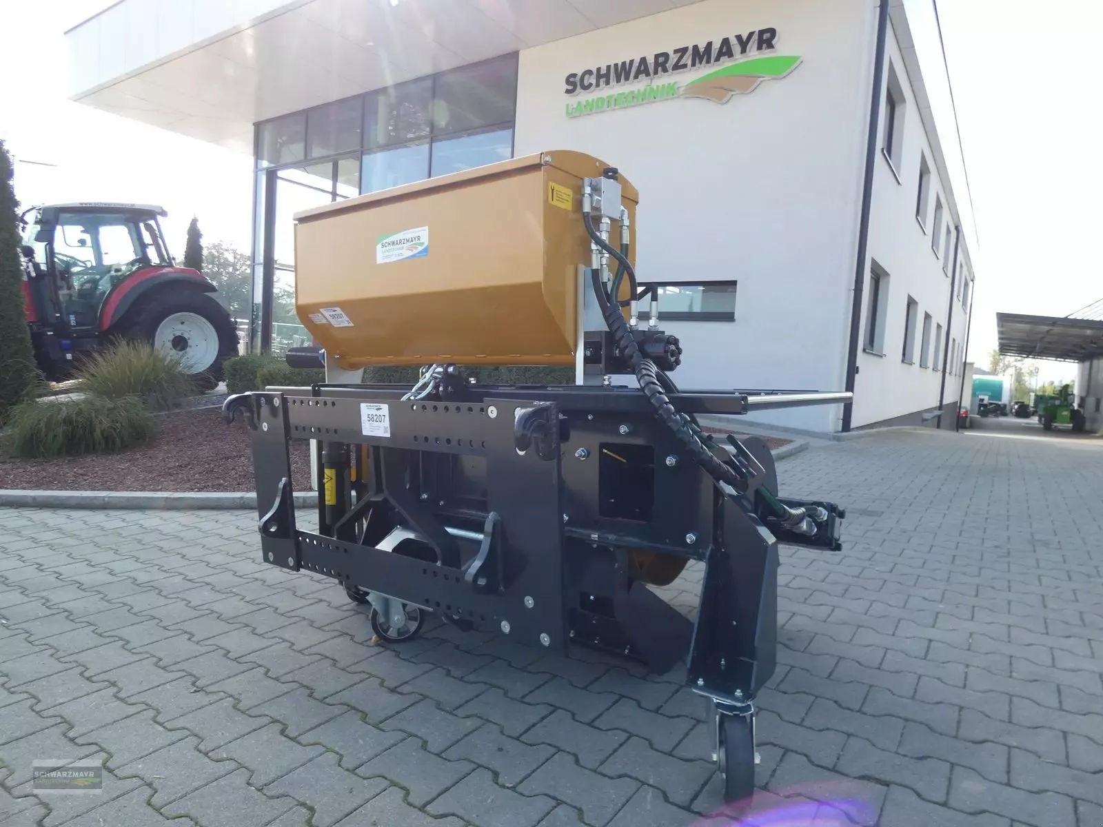 E-FARM: MAMMUT fm fortuna links euro - Dosatori e distributori per alimentazione animale - id 69FRY93 - 5.829 € - Anno di costruzione: 2022 - Austria