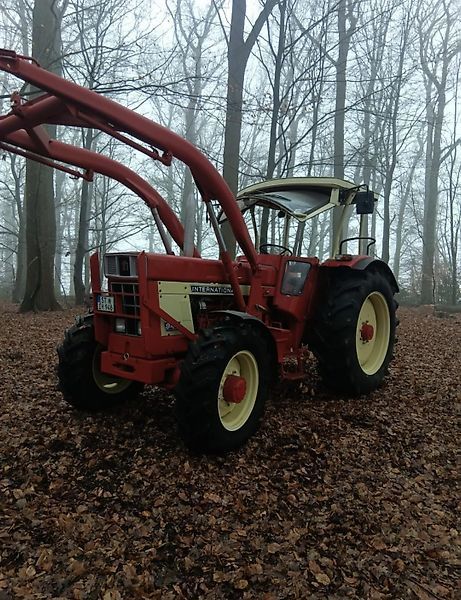 IHC ihc 946 Traktor 17 300 €