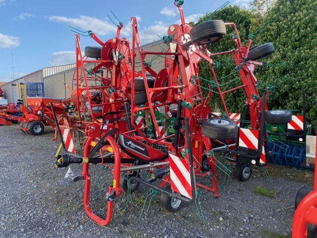 E-FARM: Kverneland 8480 - Faneuse - id 7QL9KEY - 13 500 € - Année: 2023 - France