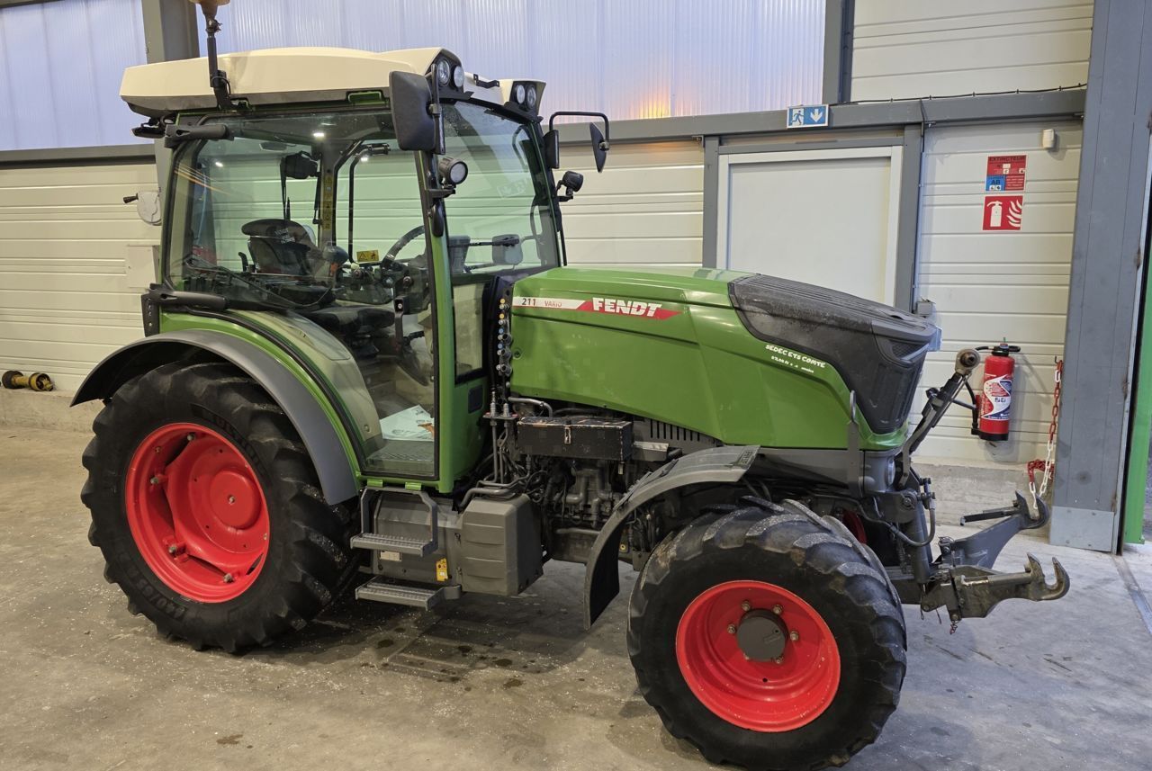 Fendt 211 F Vario Tractor €82,000