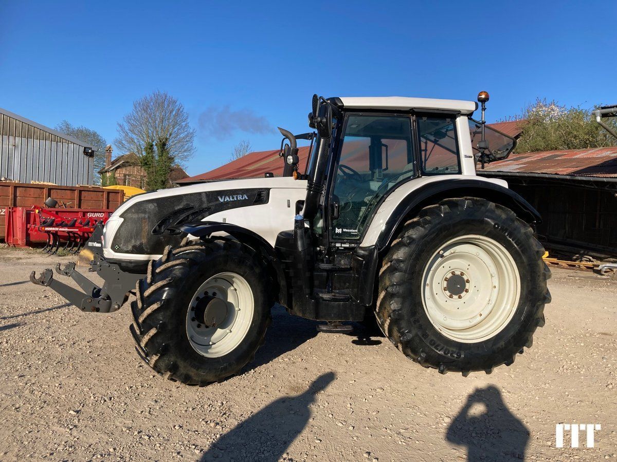 E-FARM: Valtra T213 - Tracteur - id XFQELPG - 49 000 € - Année: 2014 - Lecture du nombre d'heure: 5 300,Puissance du moteur (chevaux): 210,France