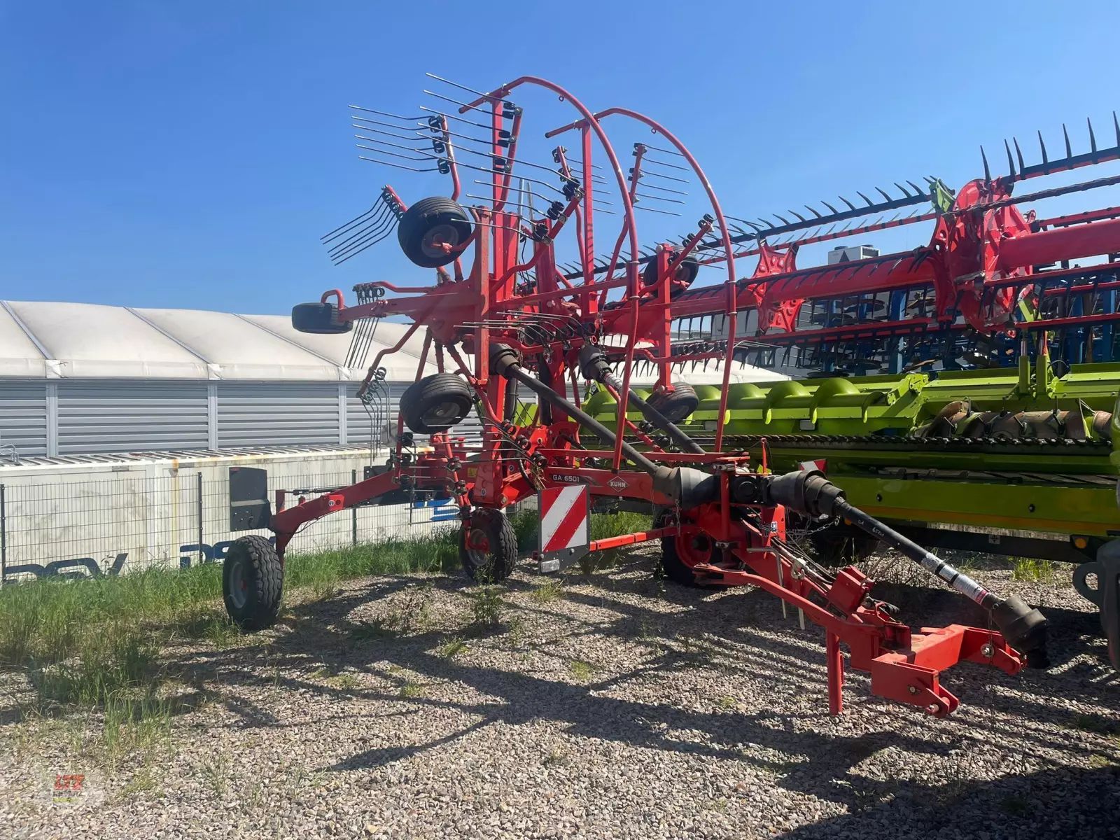 E-FARM: Kuhn GA 6501 - Andaineur - id IPDTMQT - 15 200 € - Année: 2022 - Allemagne