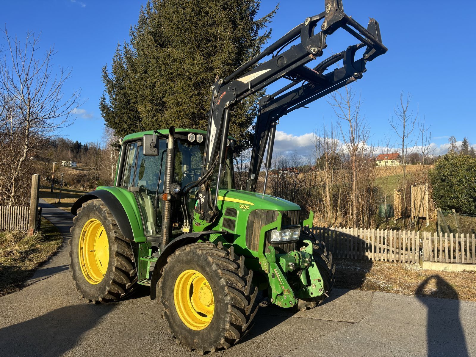 E-FARM: John Deere 6230 Premium - Traktor - id CRBYJA4 - 44.159 € - Baujahr: 2009 - Abgelesene Motorstunden: 9.850,Motorleistung (PS): 110,Österreich