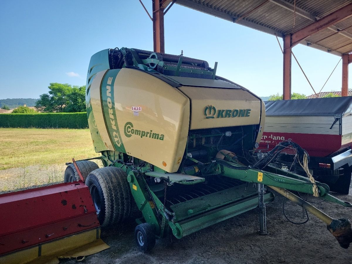 E-FARM: Krone Comprima V 180 - Balownica - id LKFDIHZ - 18 300 € - Rok produkcji: 2015 - Wyprodukowane bele: 25 000,Francja