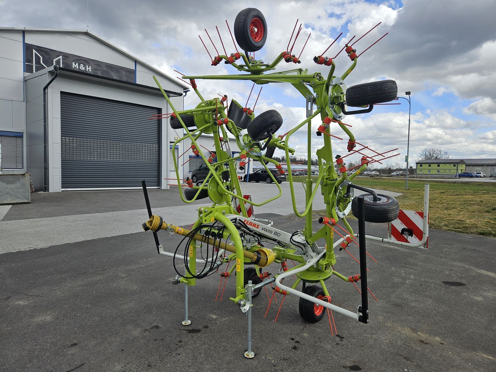 E-FARM: Claas Volto 80 - Faneuse - id 9V4DMNT - 15 970 € - Année: 2025 - Autriche