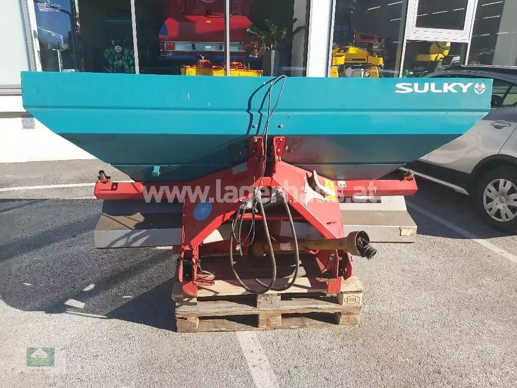 E-FARM: sulky sulky - Rozsiewacz nawozów - id QISUUU2 - 4833 € - Rok produkcji: 2011 - Austria