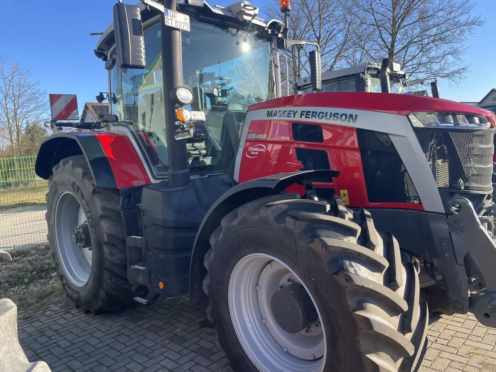 E-FARM: Massey Ferguson 8S.265 Exclusive - Tractor - id LSQDLTW - €175,000 - Year of construction: 2023 - Engine hours: 216,Engine power (HP): 265,Germany