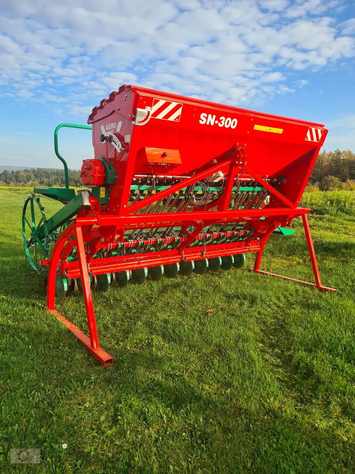 E-FARM: AGRO-MASZ sn 300 doppelscheibenscharen am+ kontroller drillmaschine - Semoir complémentaire - id EQAUL6D - 12 477 € - Année: 2023 - Allemagne