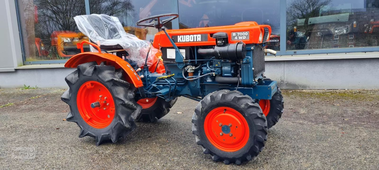 E-FARM: Kubota b 7000 - Tractor - id MBP2PRI - Horas: 180 - Bélgica