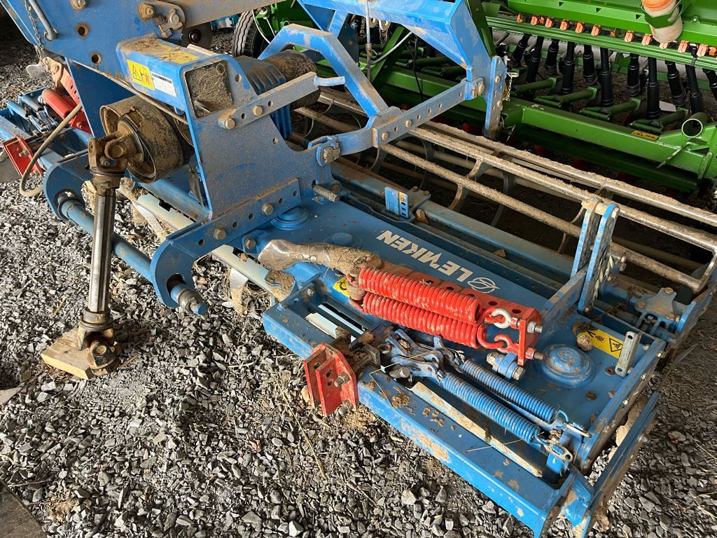 E-FARM: Lemken zirkon 12 - Grapă electrică - id XKLSQYX - 11.500 EUR - Anul: 2017 - Franța