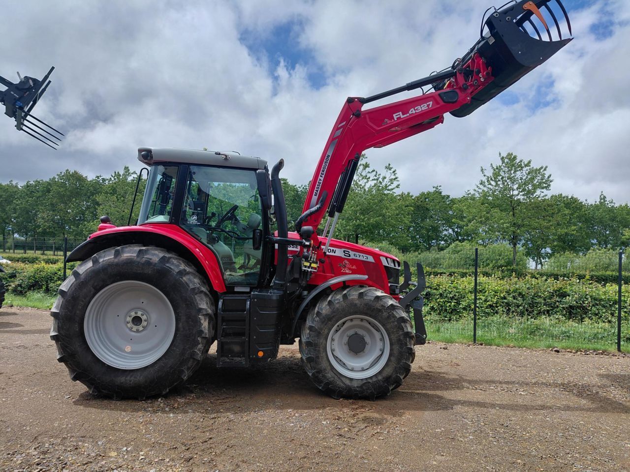 Massey Ferguson 6713 S Traktor 85 000 €