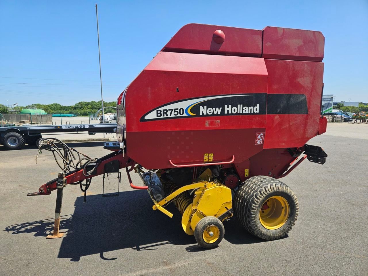 E-FARM: New Holland BR750 - Πρέσσα - id RH7RLWM - 6.300 € - Χρονία: 2004 - Συνολικός αριθμός παραχθέντων δεμάτων: 20.000,Γαλλία