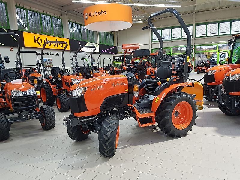 E-FARM: Kubota b2-261 hydrostat - Tractor - id SR1Q7BQ - €16,500 - Year of construction: 2022 - Engine hours: 1,Engine power (HP): 23,Germany