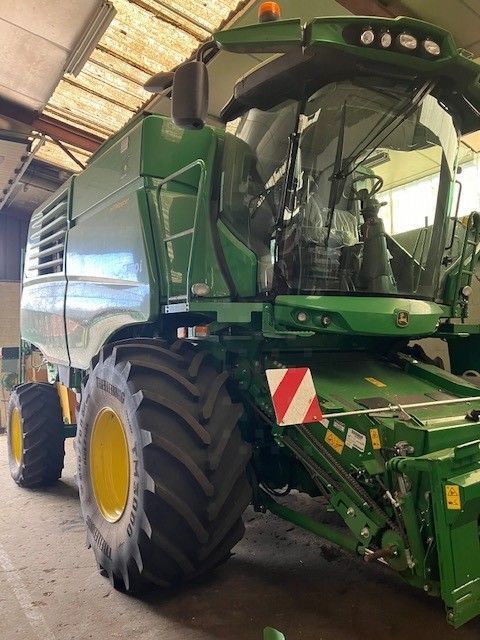 E-FARM: John Deere T550 - Cosechadora - id LDPKLGP - 265.000 € - Año: 2022 - Horas: 115,Francia